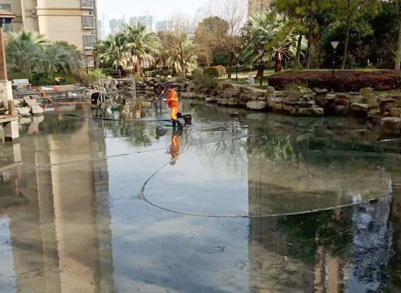 太白景观池淤泥清理